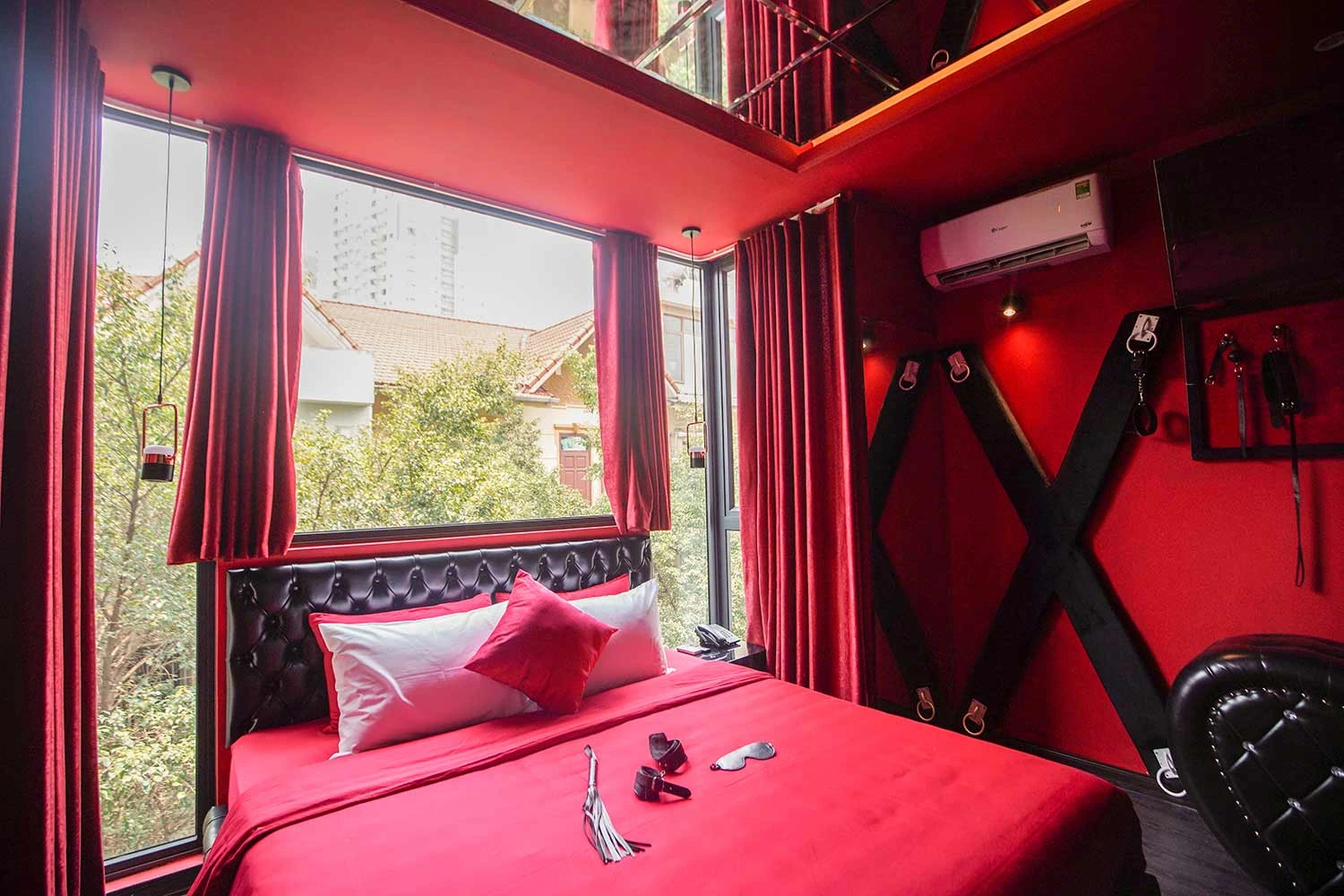 Những hạng phòng độc đáo mang phong cách 50 sắc thái tại Mix Hotel