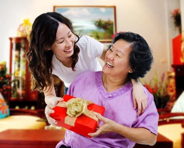 #9+ Quà 20/10 Cho Mẹ Ý Nghĩa & Thiết Thực Nhất Hiện Nay